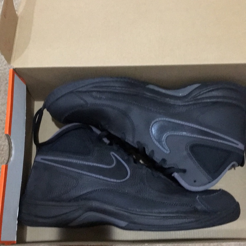 New Nike the over play VII shoes size 11